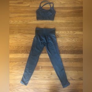 925 Fit Army Green Workout Set - Sports Bra and Leggings size xs/s